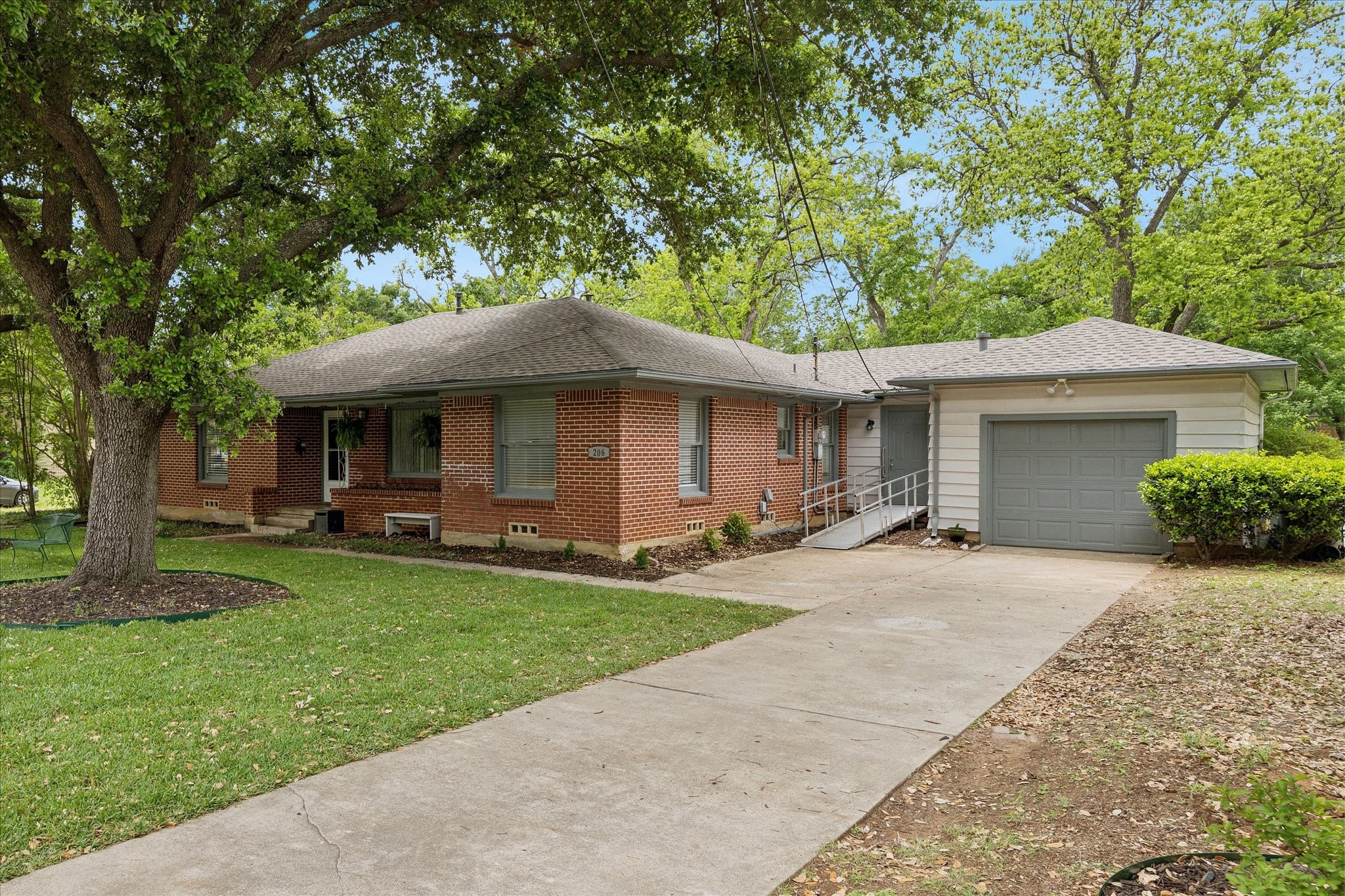 206 S Davis Drive
