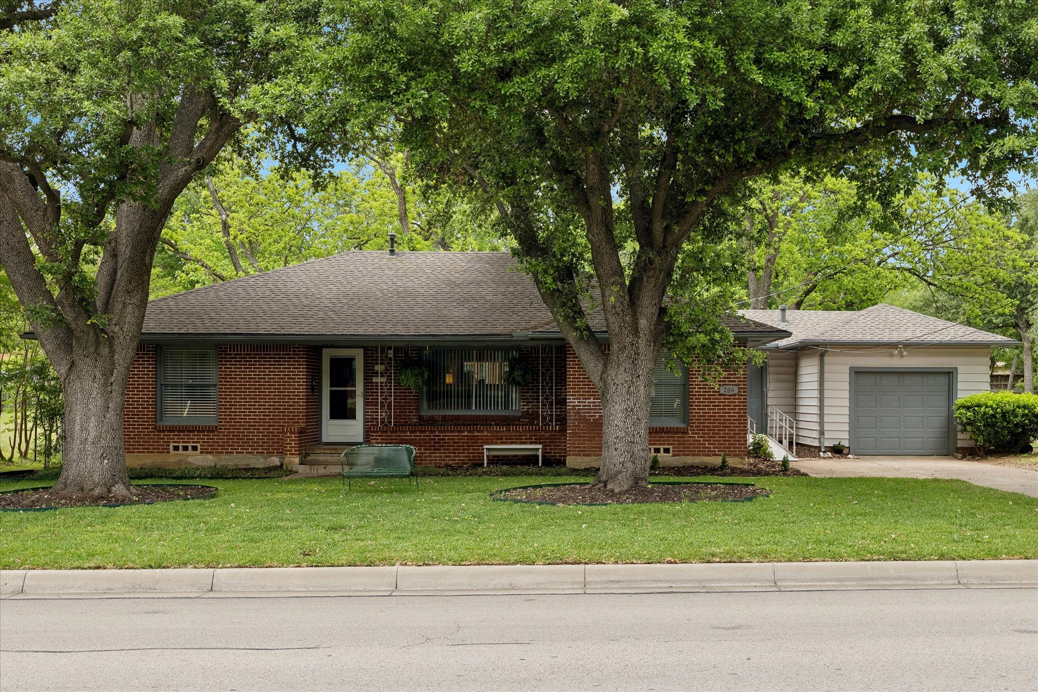 206 S Davis Drive