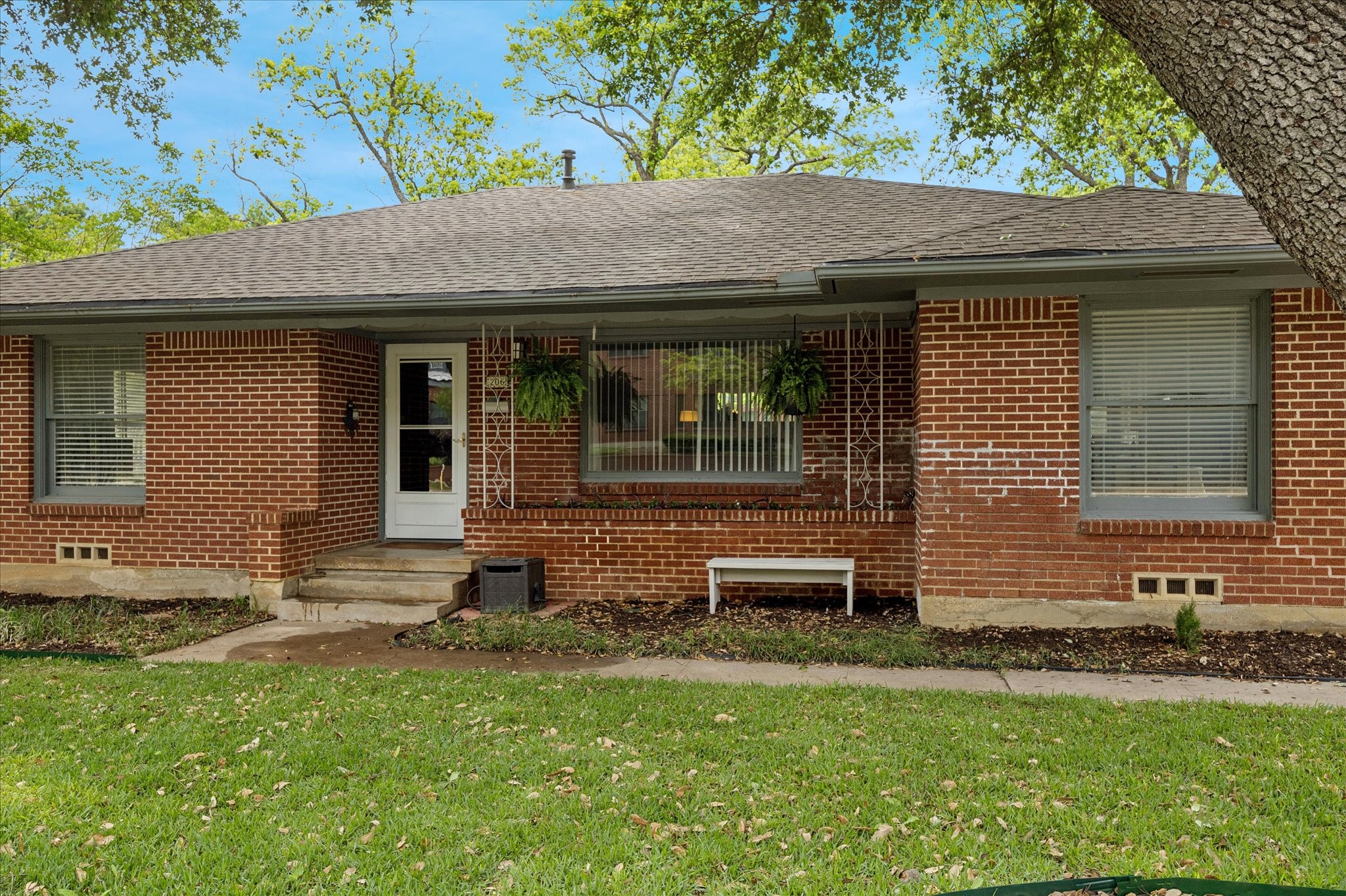 206 S Davis Drive