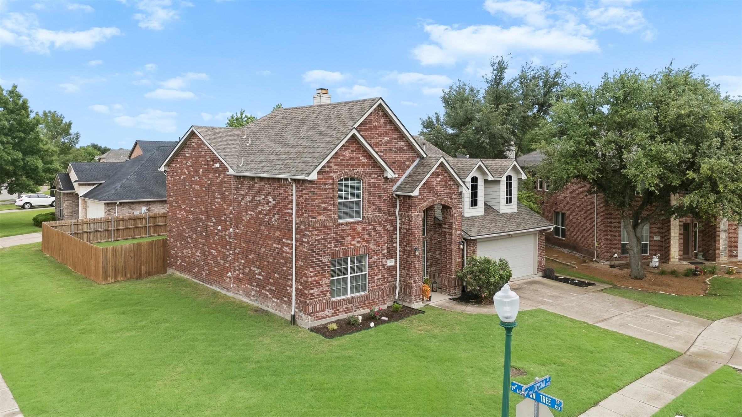 1904 Crystal Court