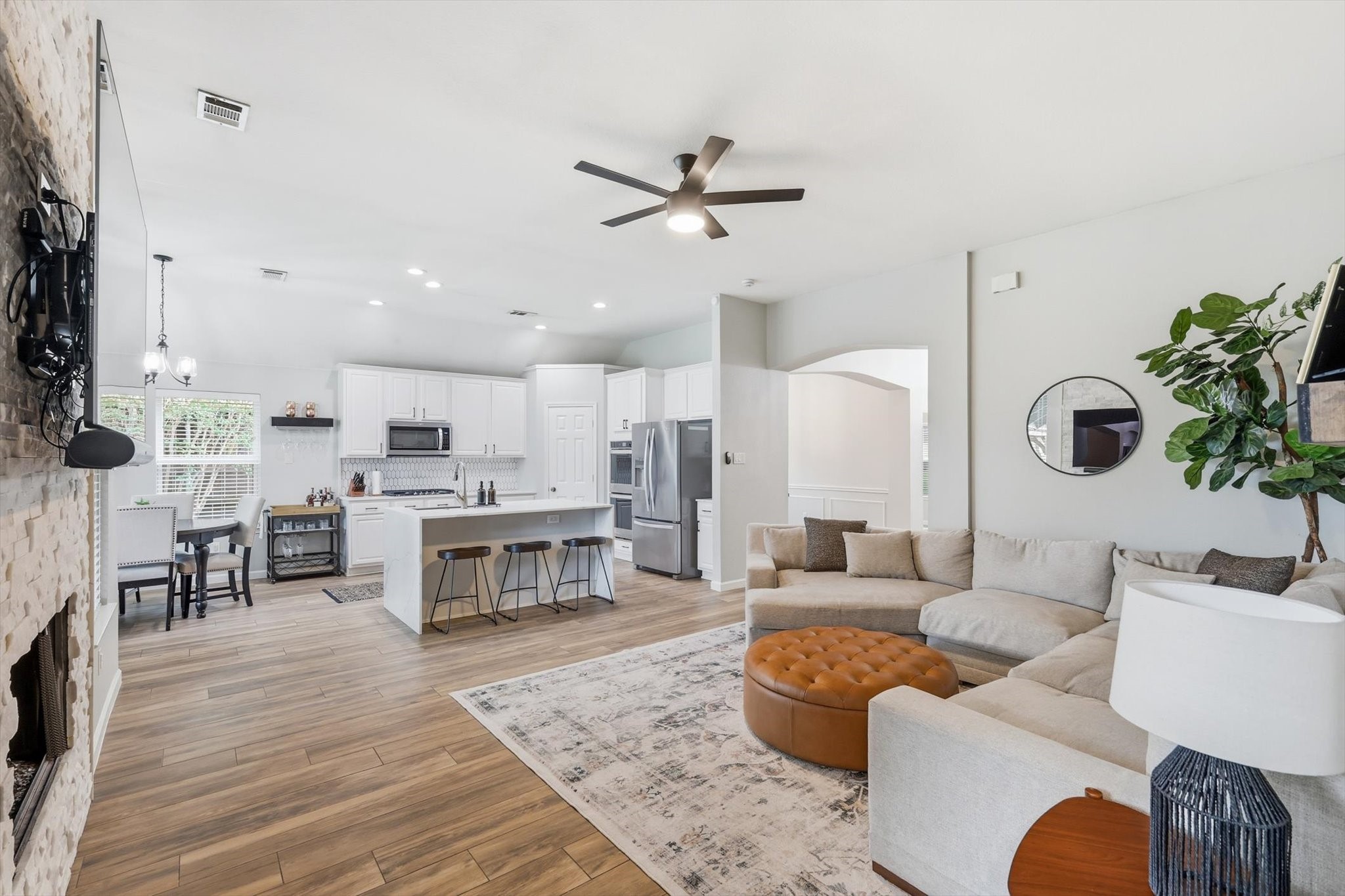 5816 Bentley Lane