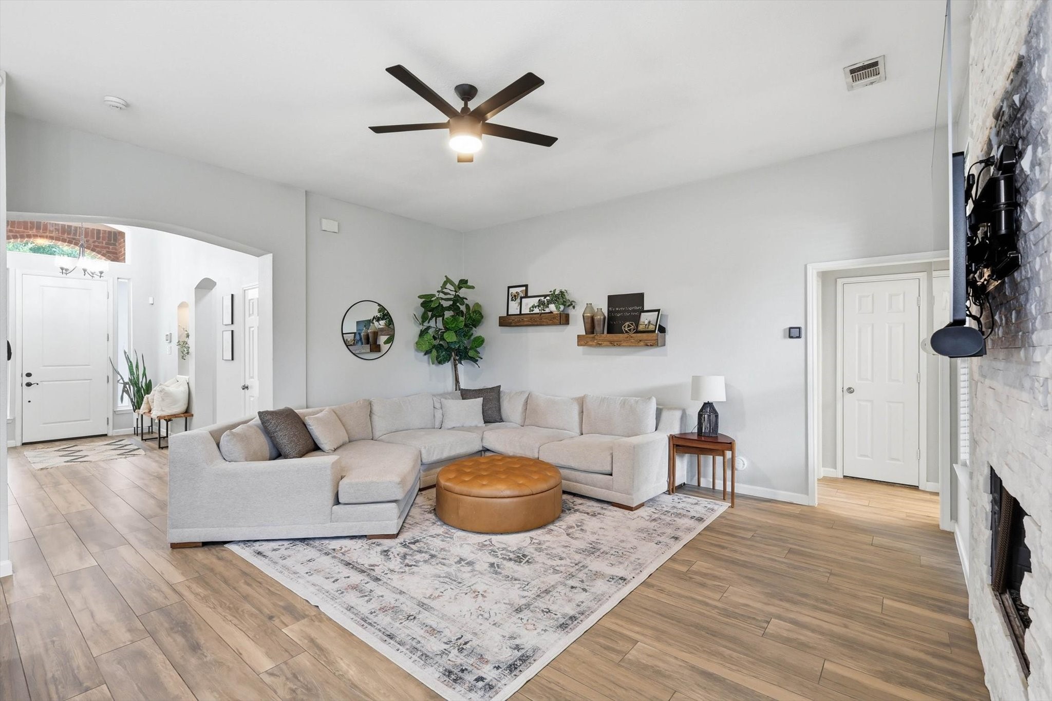 5816 Bentley Lane