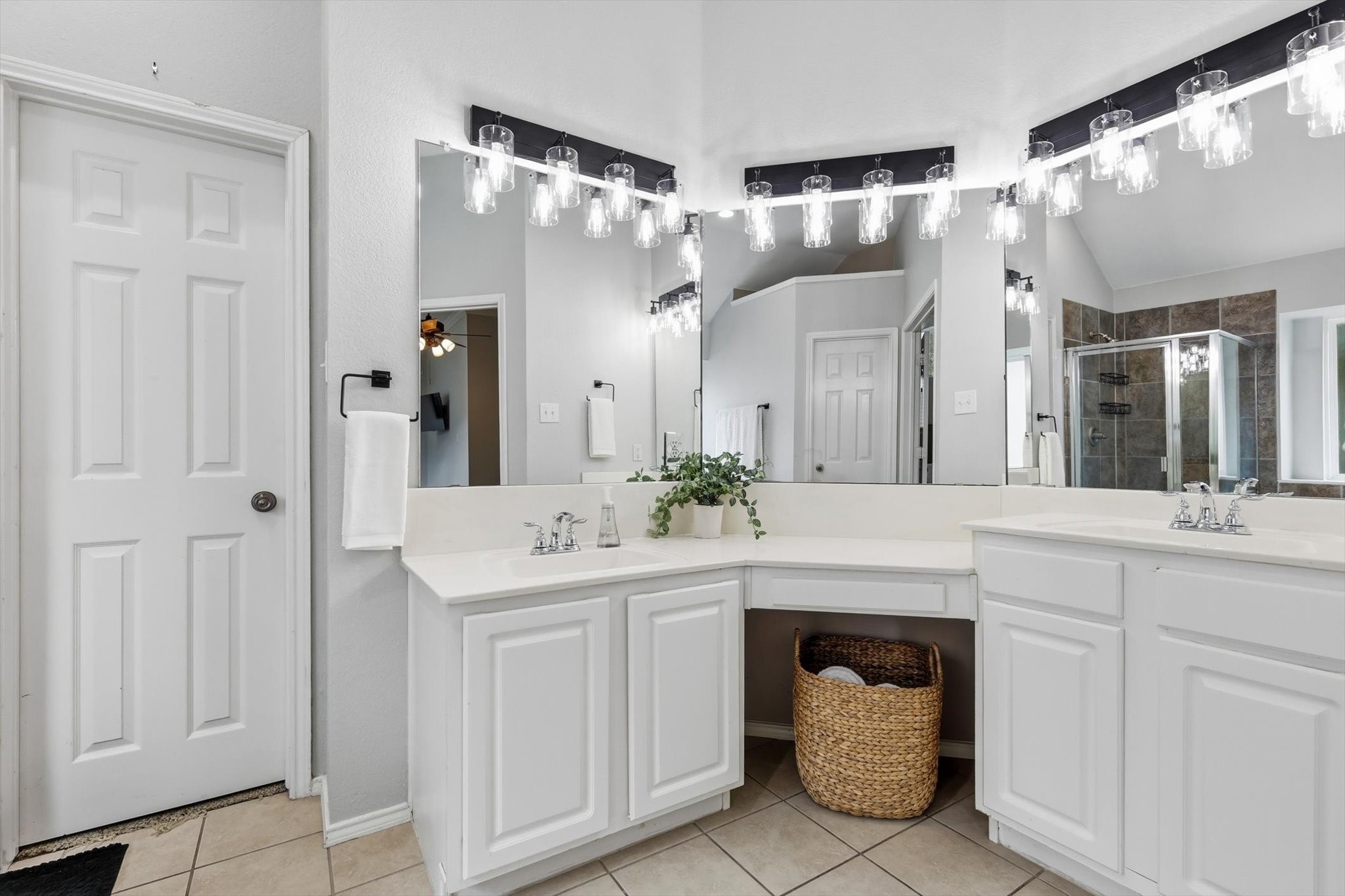 5816 Bentley Lane
