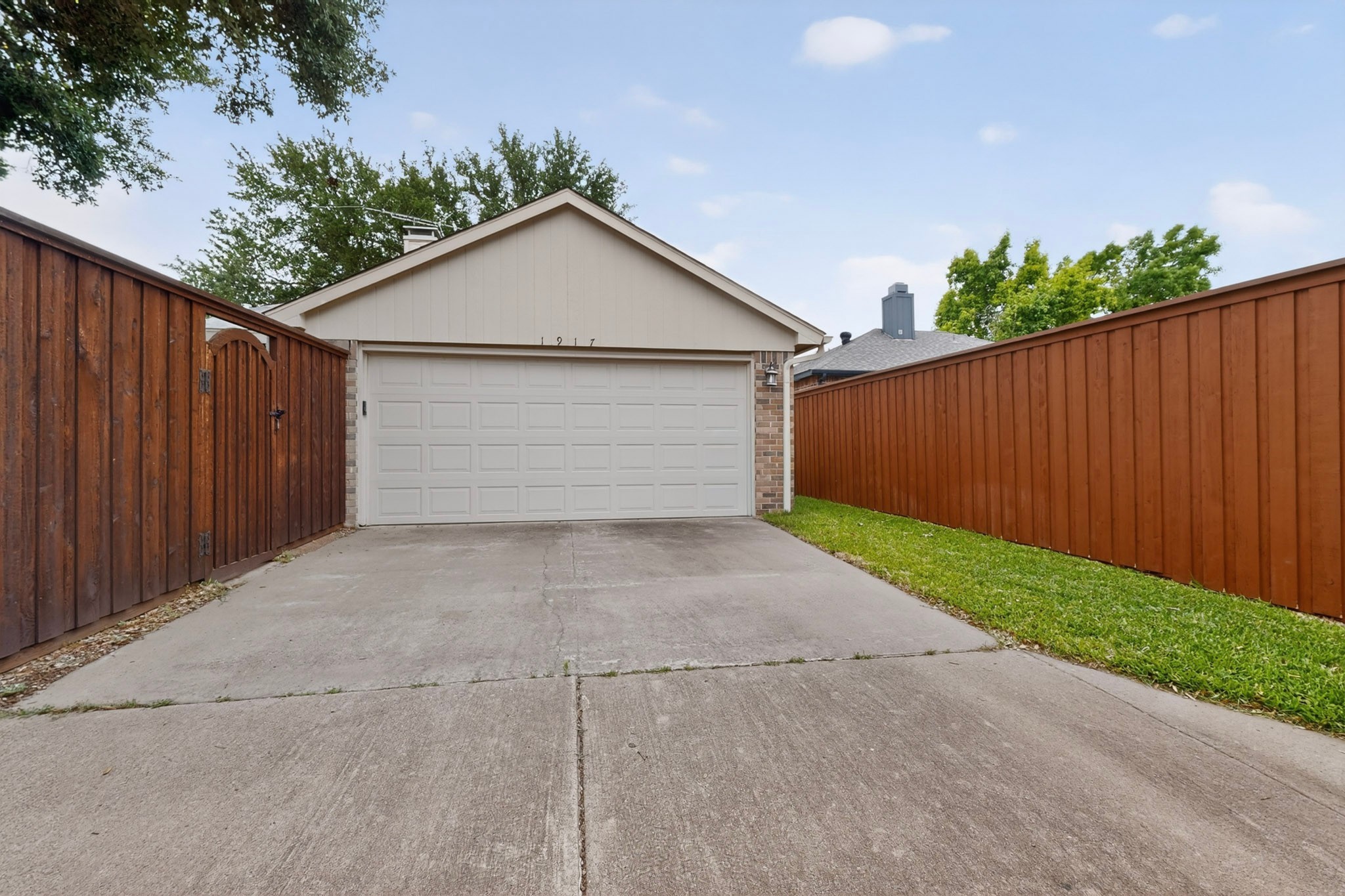 1917 Village Creek Drive
