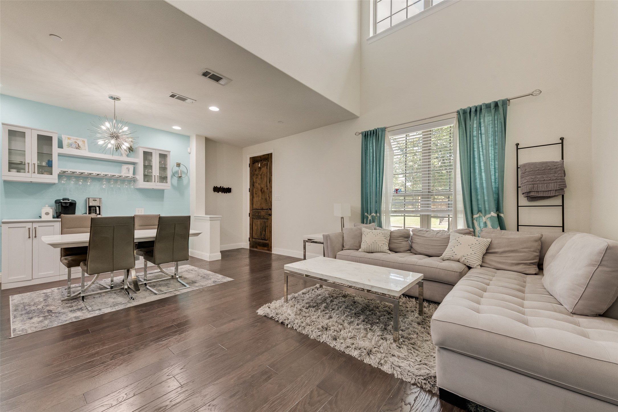 3704 Lantern Lane