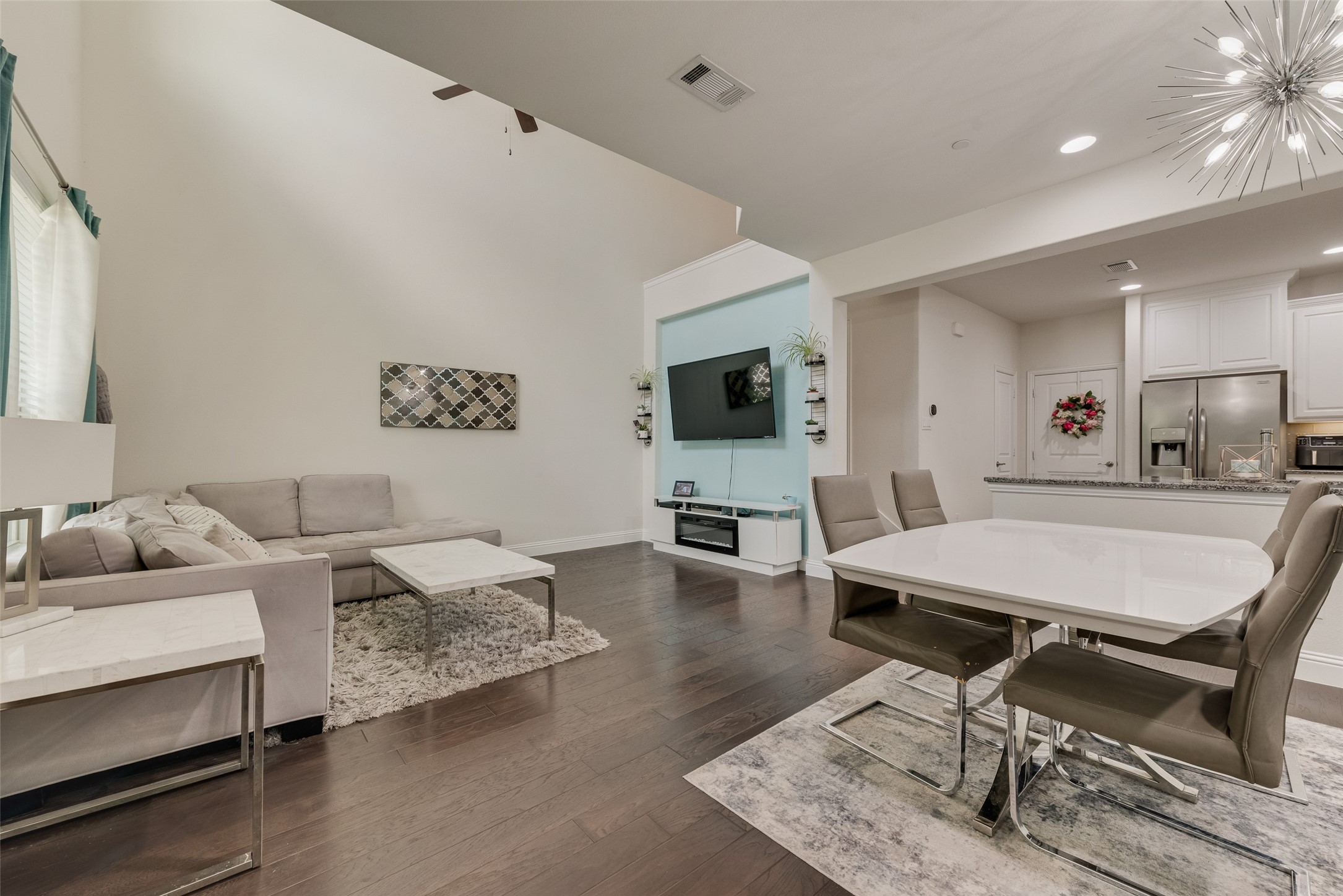 3704 Lantern Lane