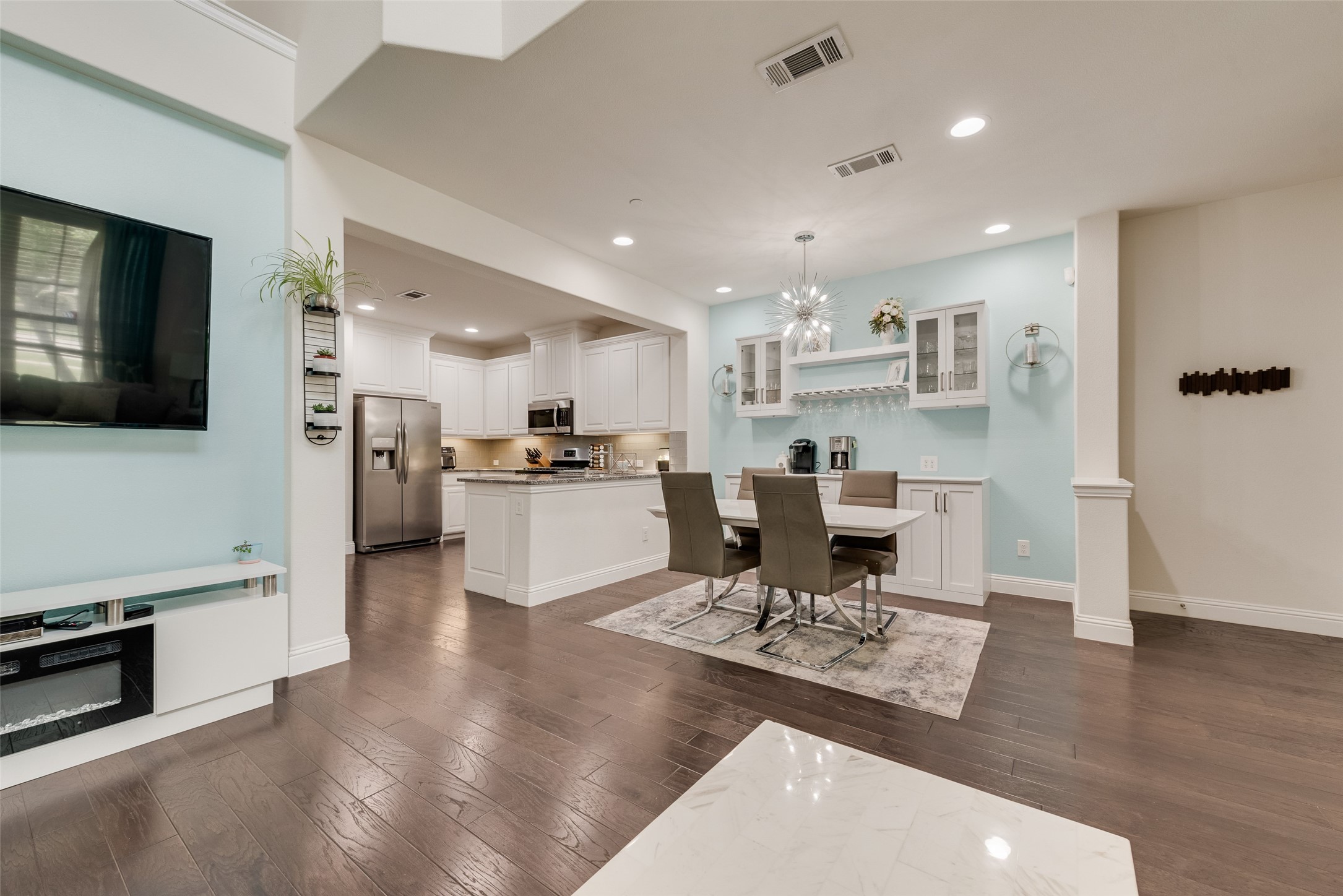 3704 Lantern Lane