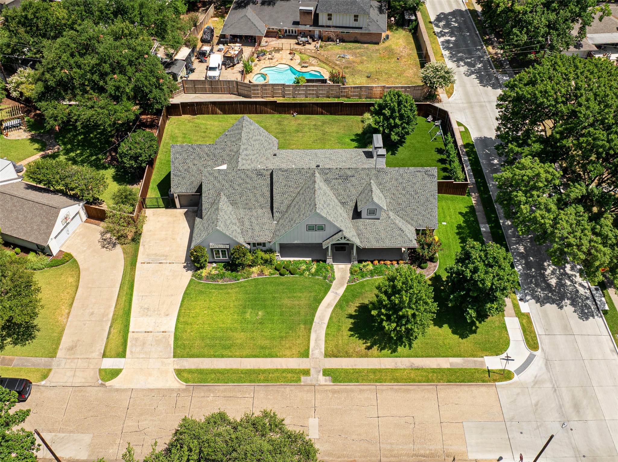 813 Clearwater Drive