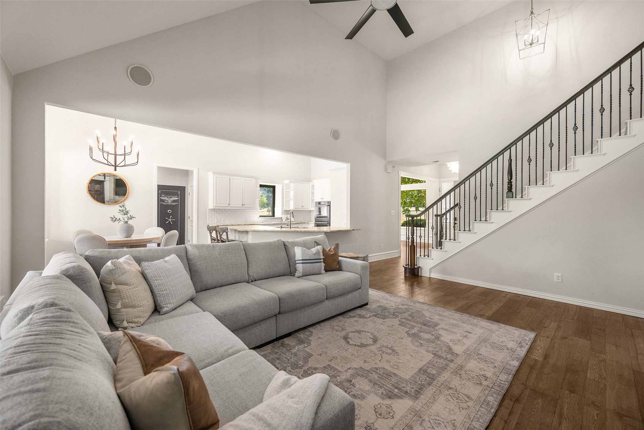 14085 Red Oak Circle S