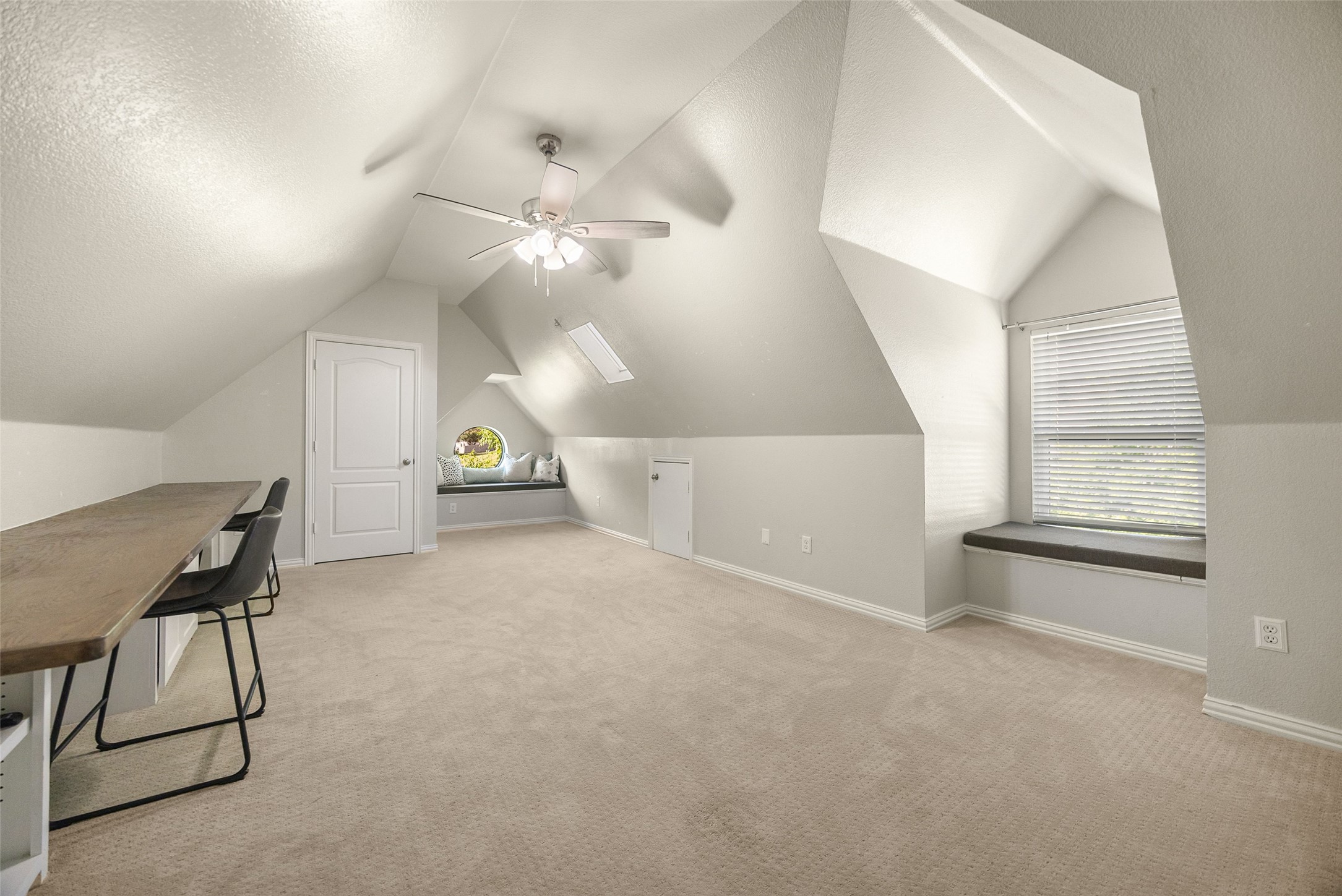14085 Red Oak Circle S