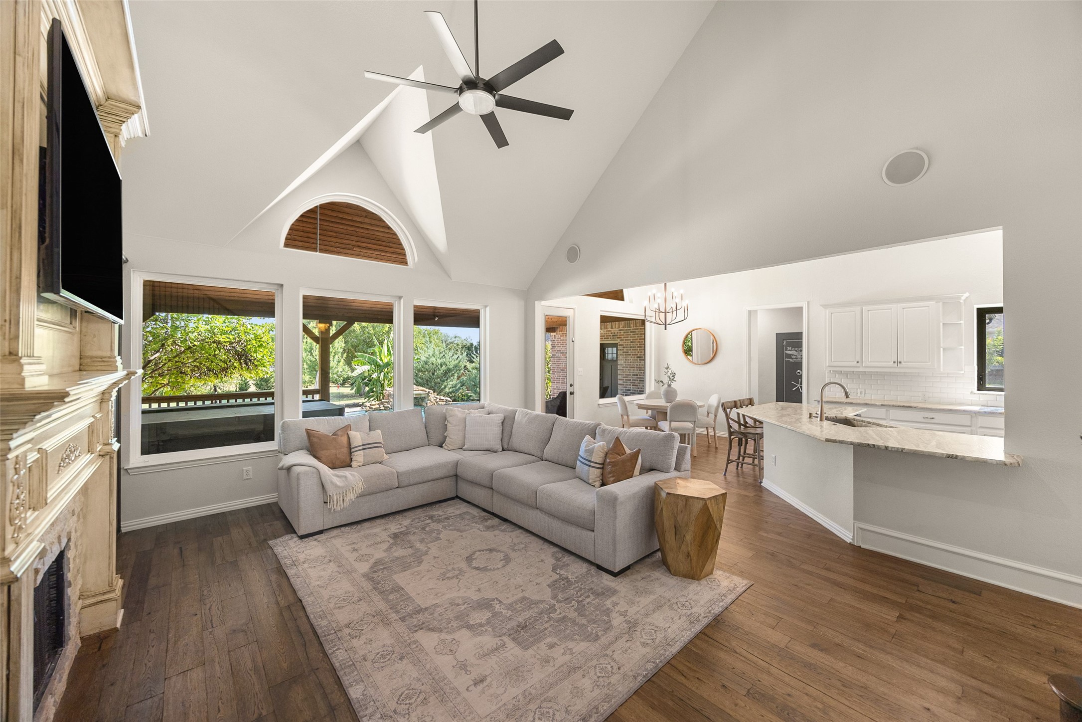 14085 Red Oak Circle S