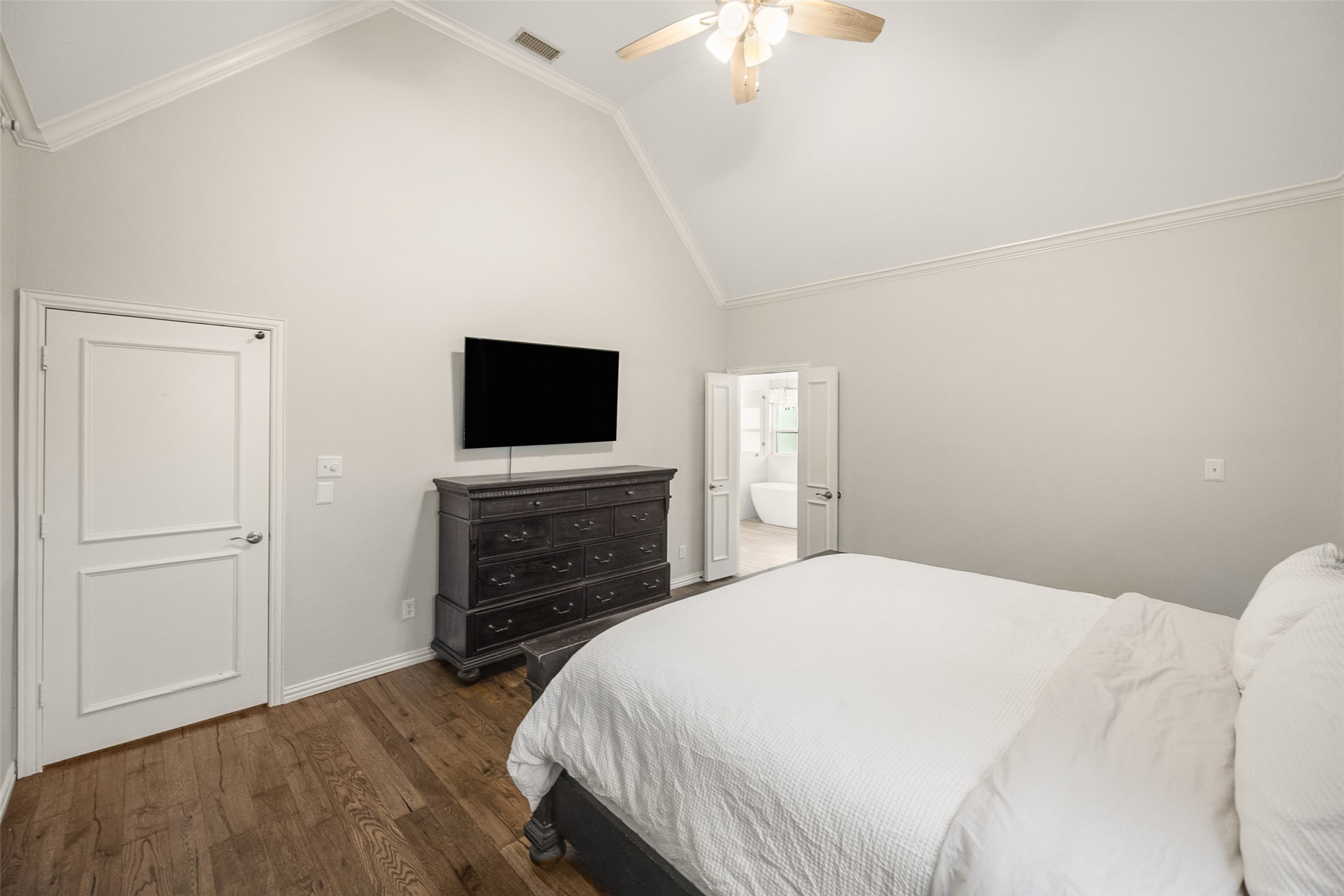 14085 Red Oak Circle S