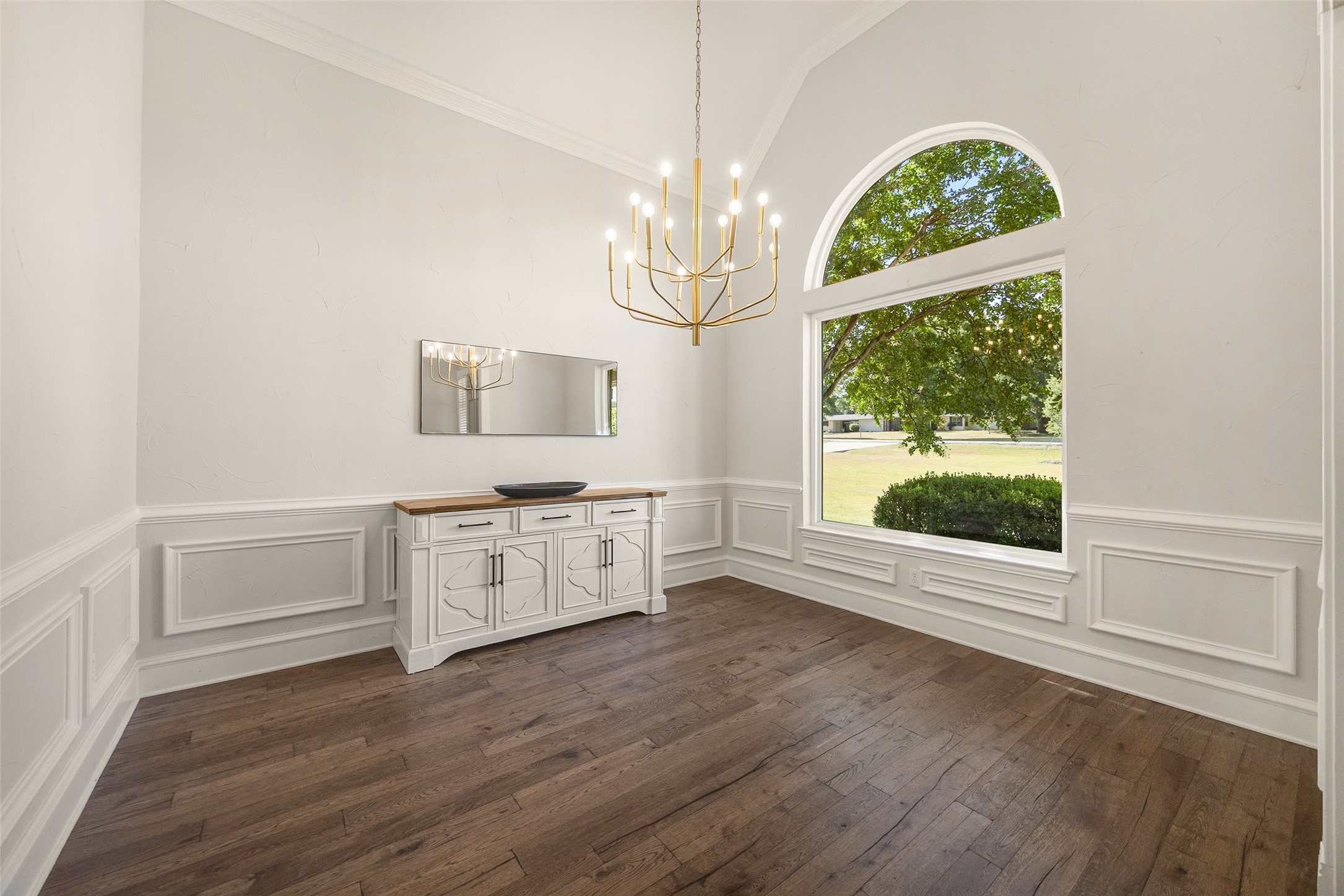 14085 Red Oak Circle S