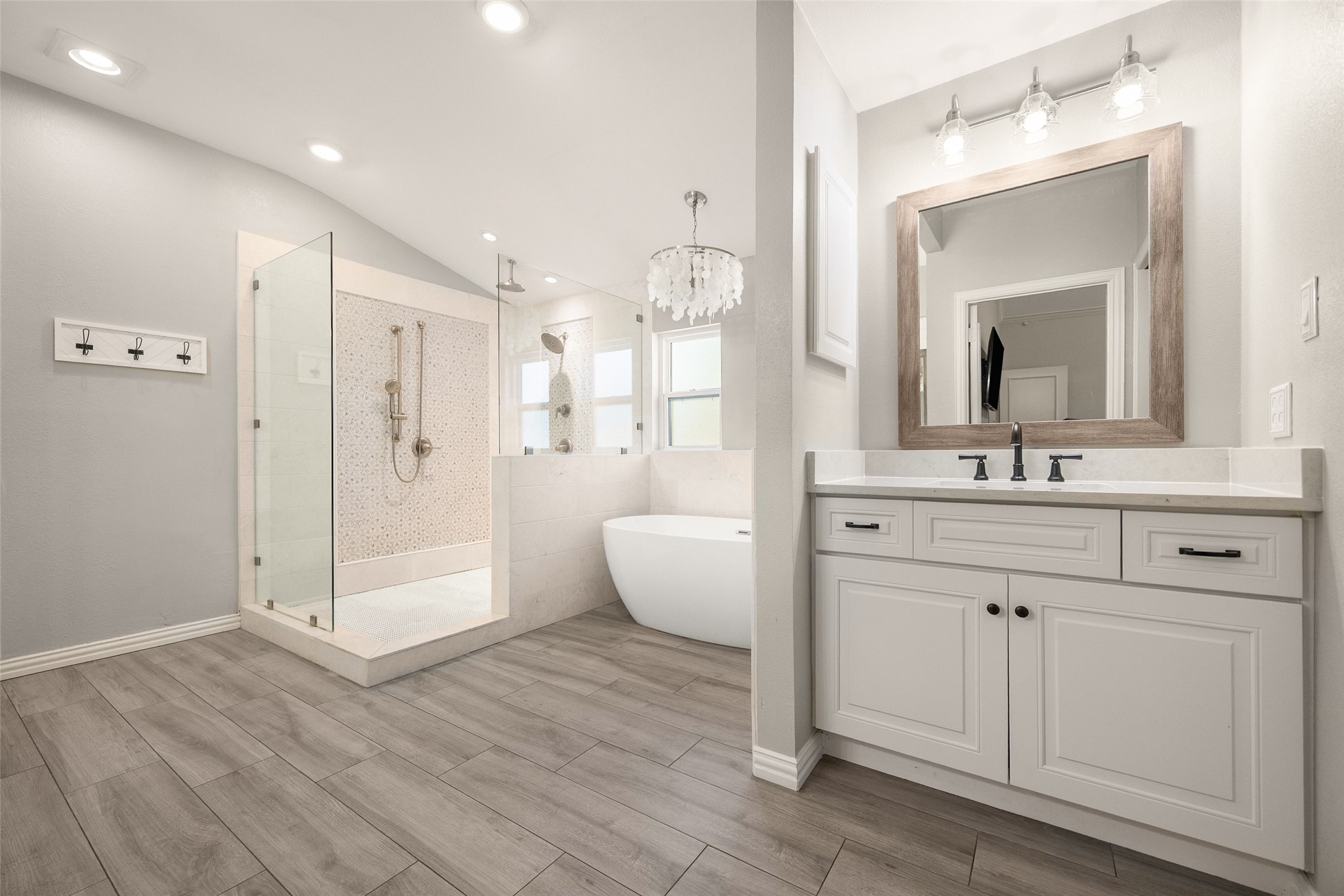 14085 Red Oak Circle S
