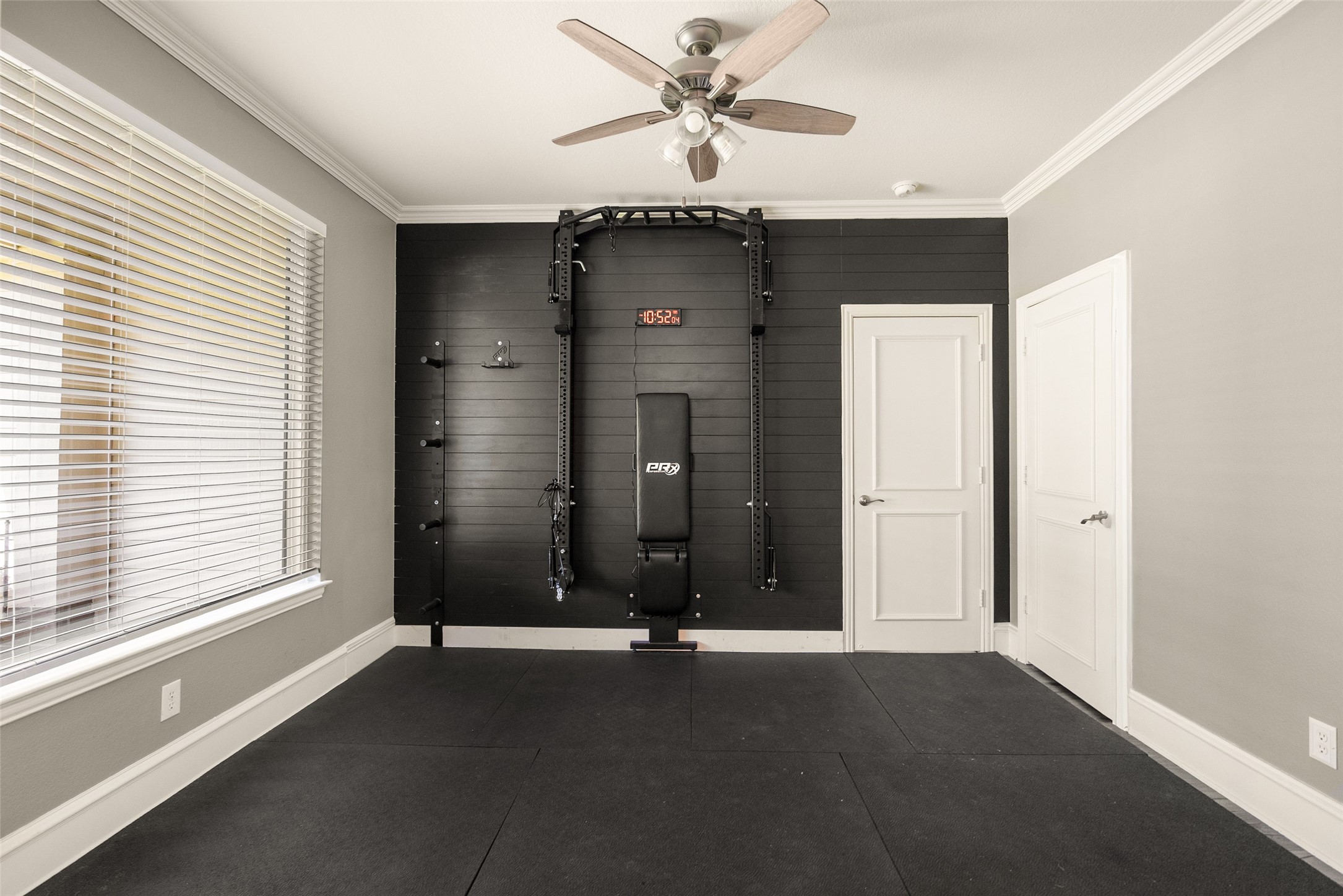 14085 Red Oak Circle S