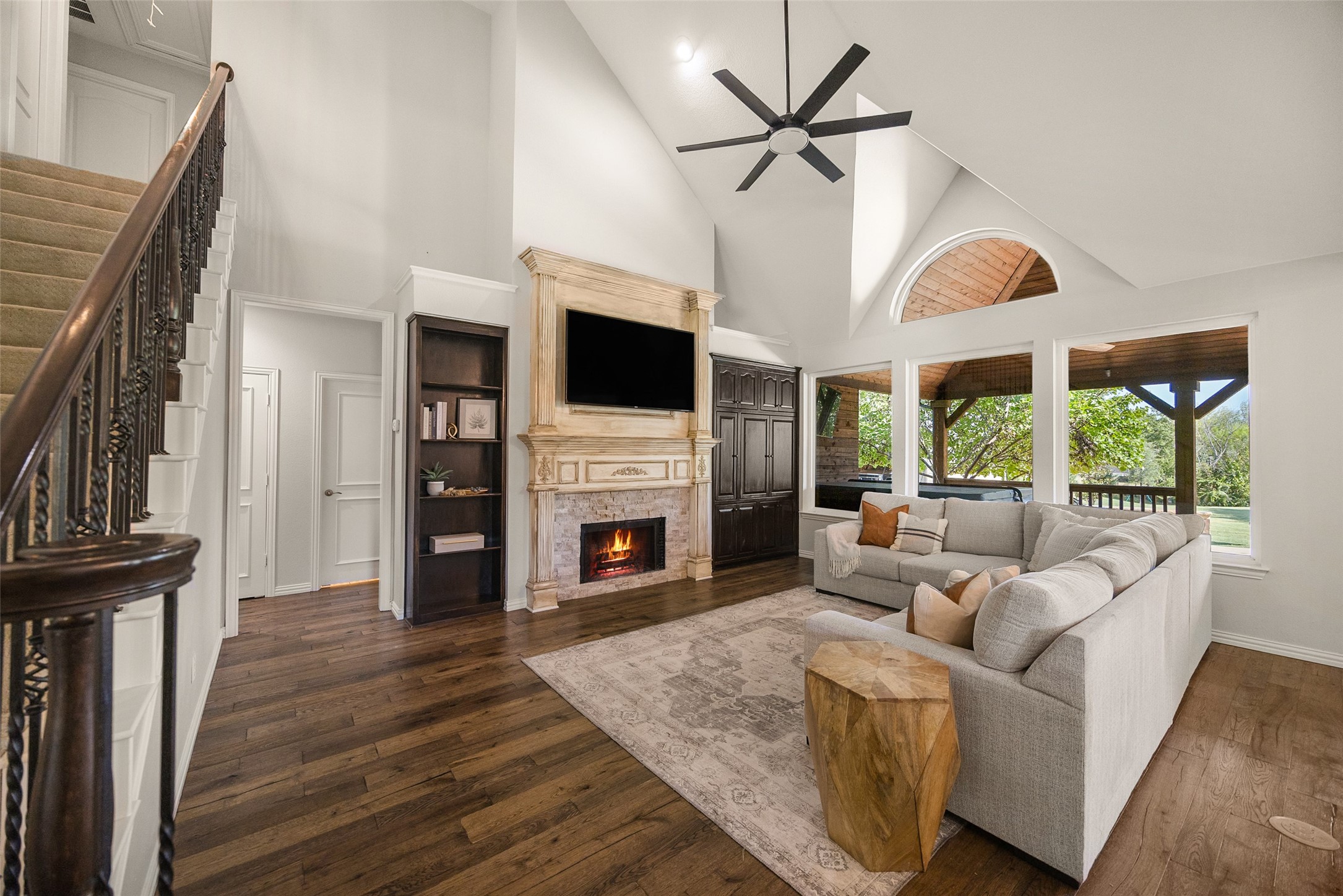 14085 Red Oak Circle S