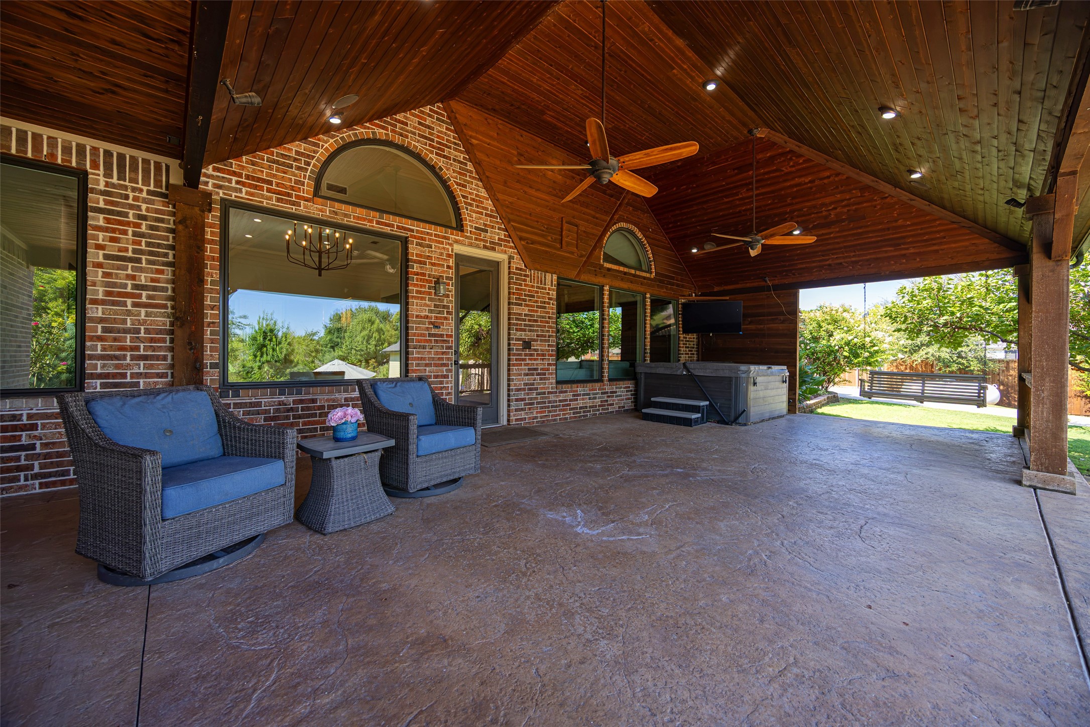 14085 Red Oak Circle S