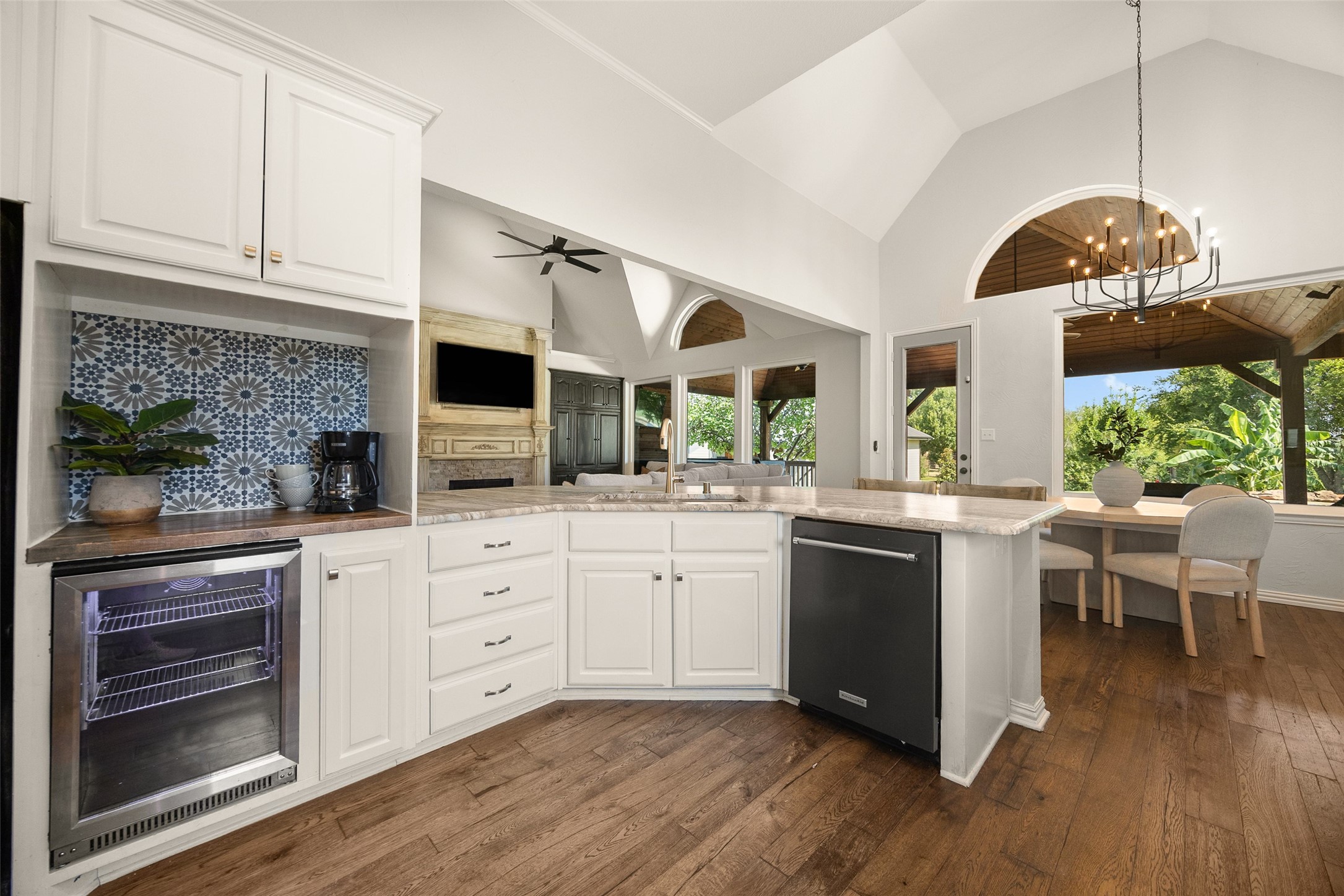 14085 Red Oak Circle S