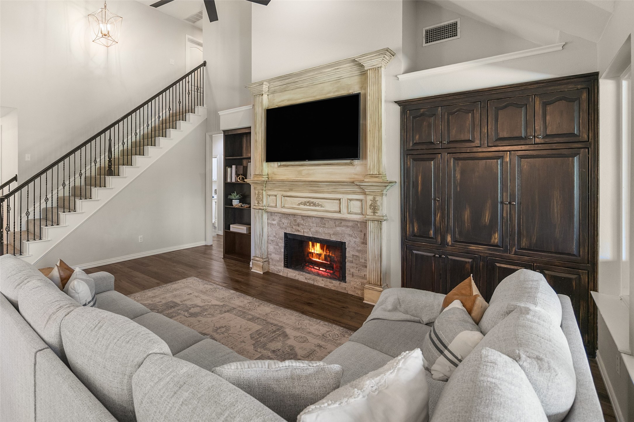 14085 Red Oak Circle S