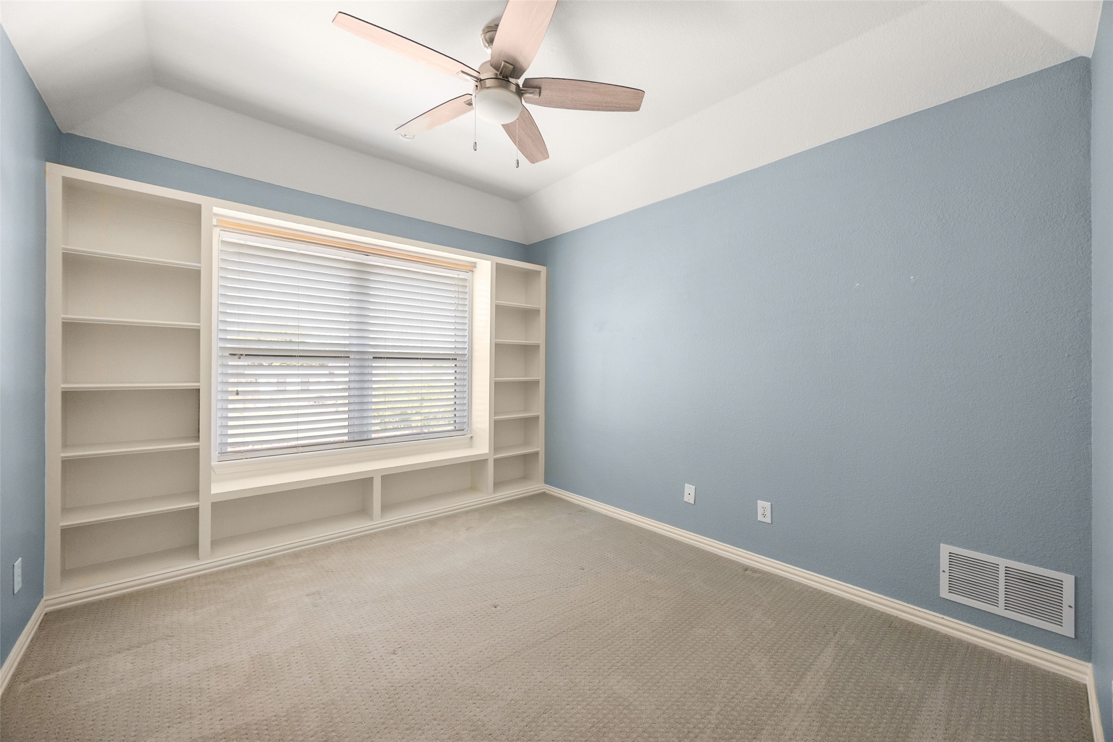 14085 Red Oak Circle S