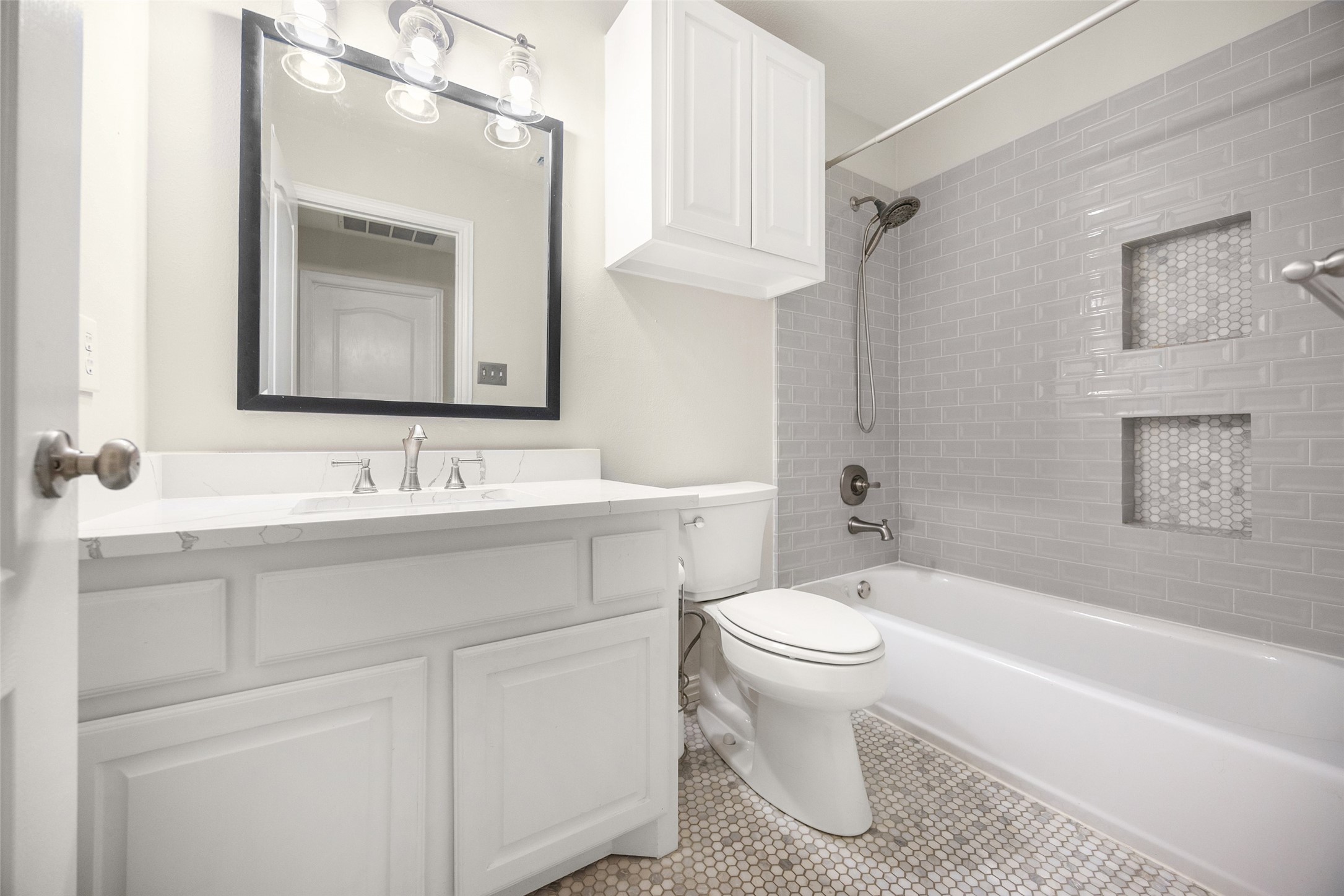 14085 Red Oak Circle S