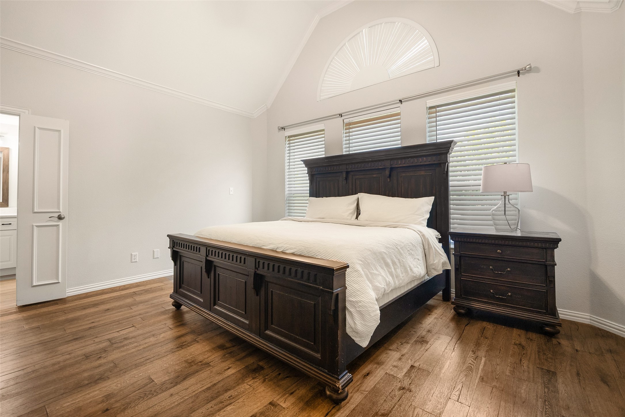 14085 Red Oak Circle S