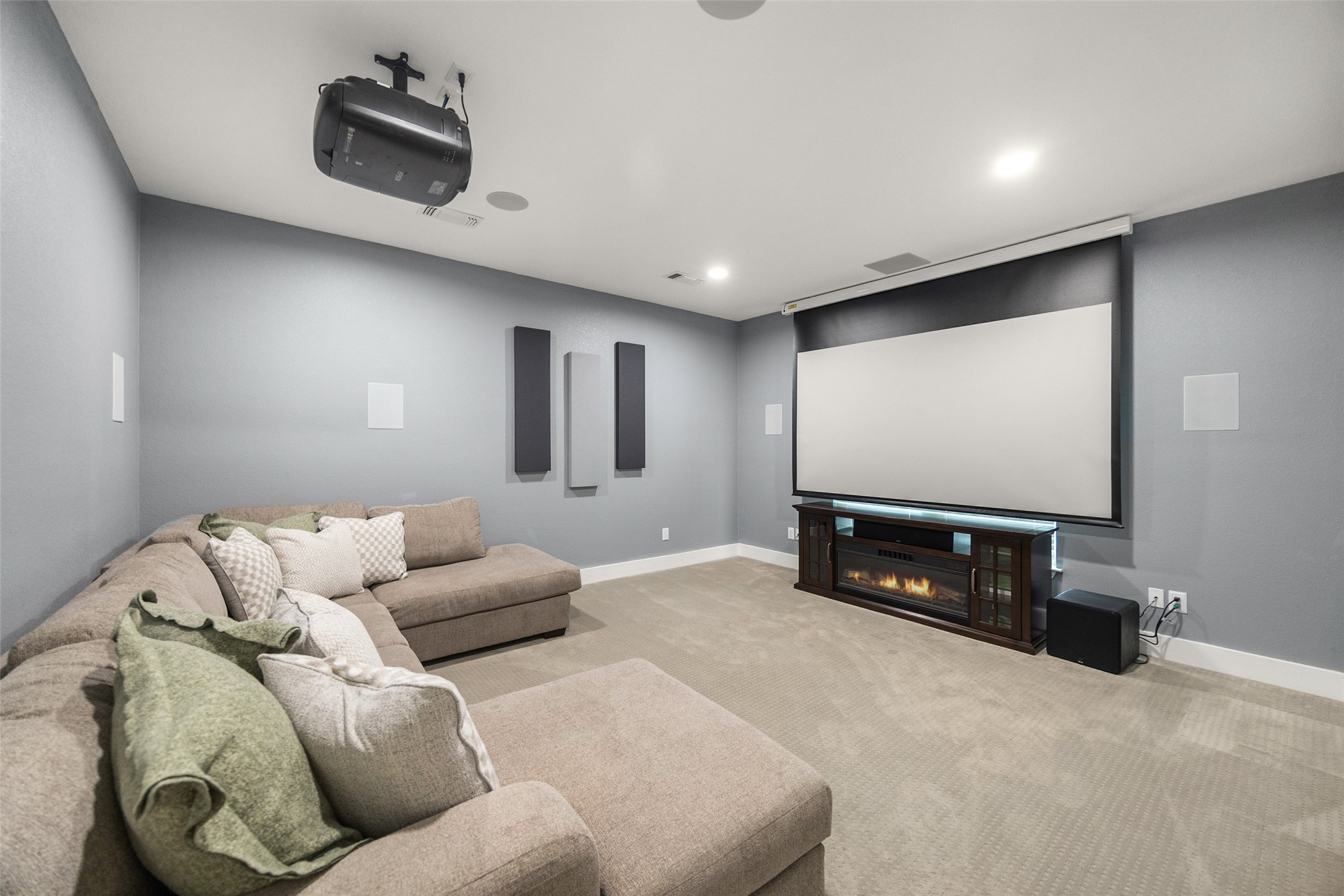 14085 Red Oak Circle S