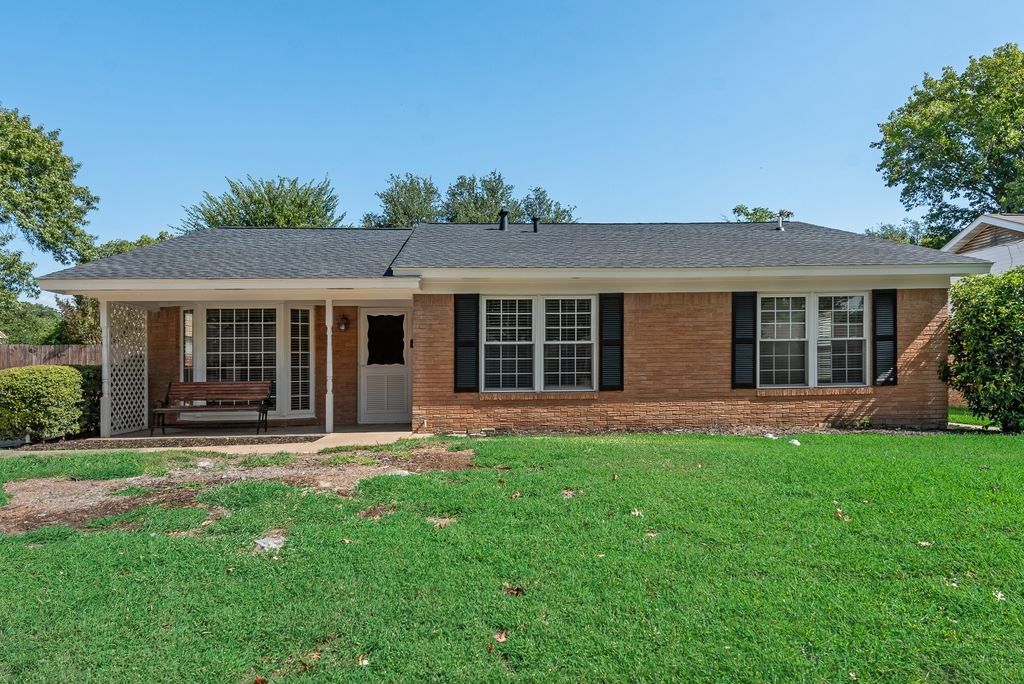 2833 Linden Lea