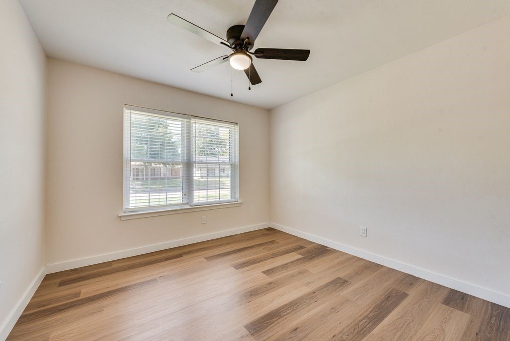 2833 Linden Lea