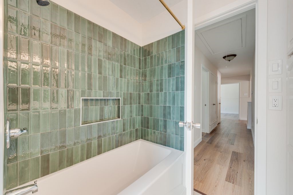 2833 Linden Lea