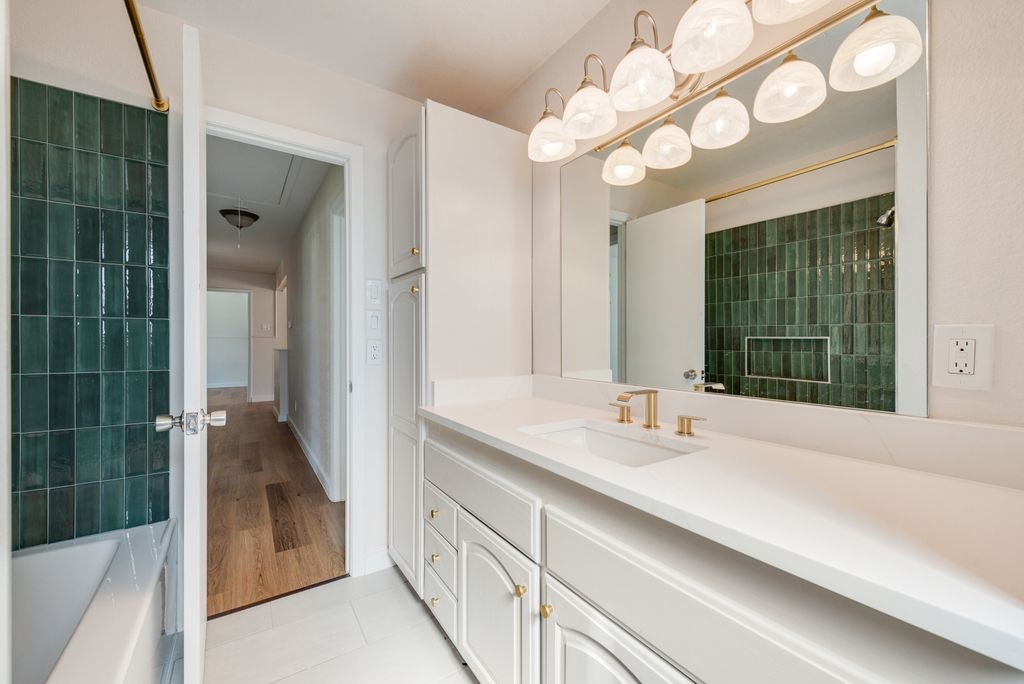 2833 Linden Lea