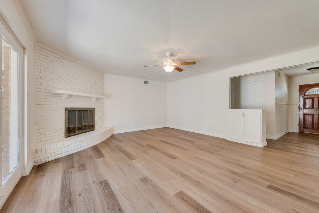2833 Linden Lea