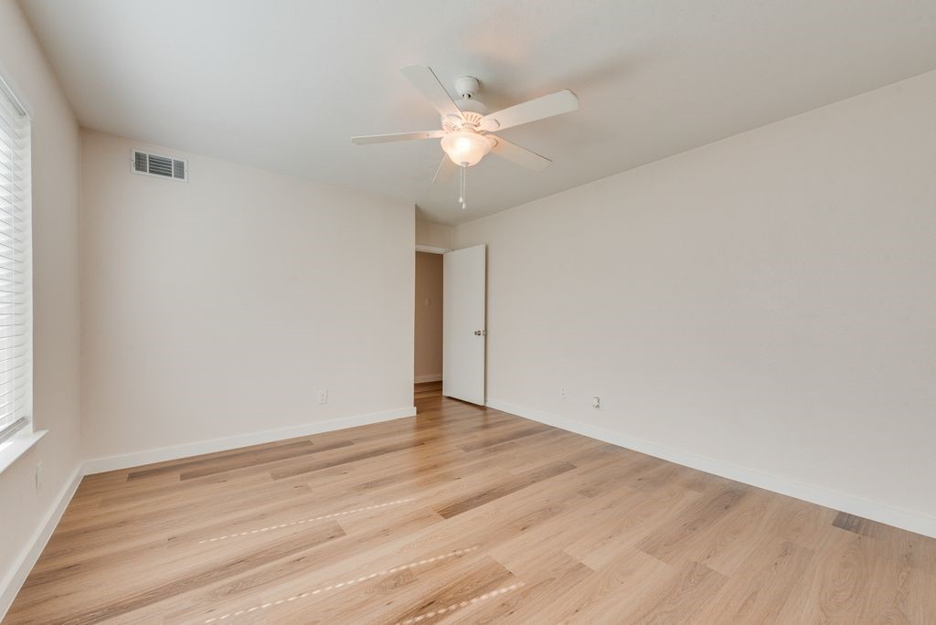 2833 Linden Lea