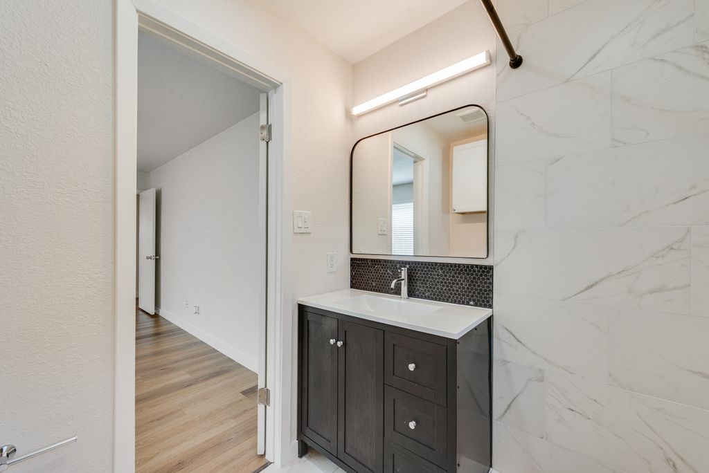 2833 Linden Lea