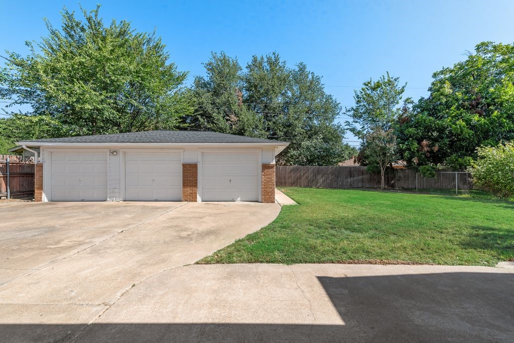 2833 Linden Lea