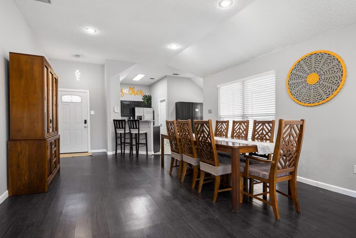 2202 Ashwood Court