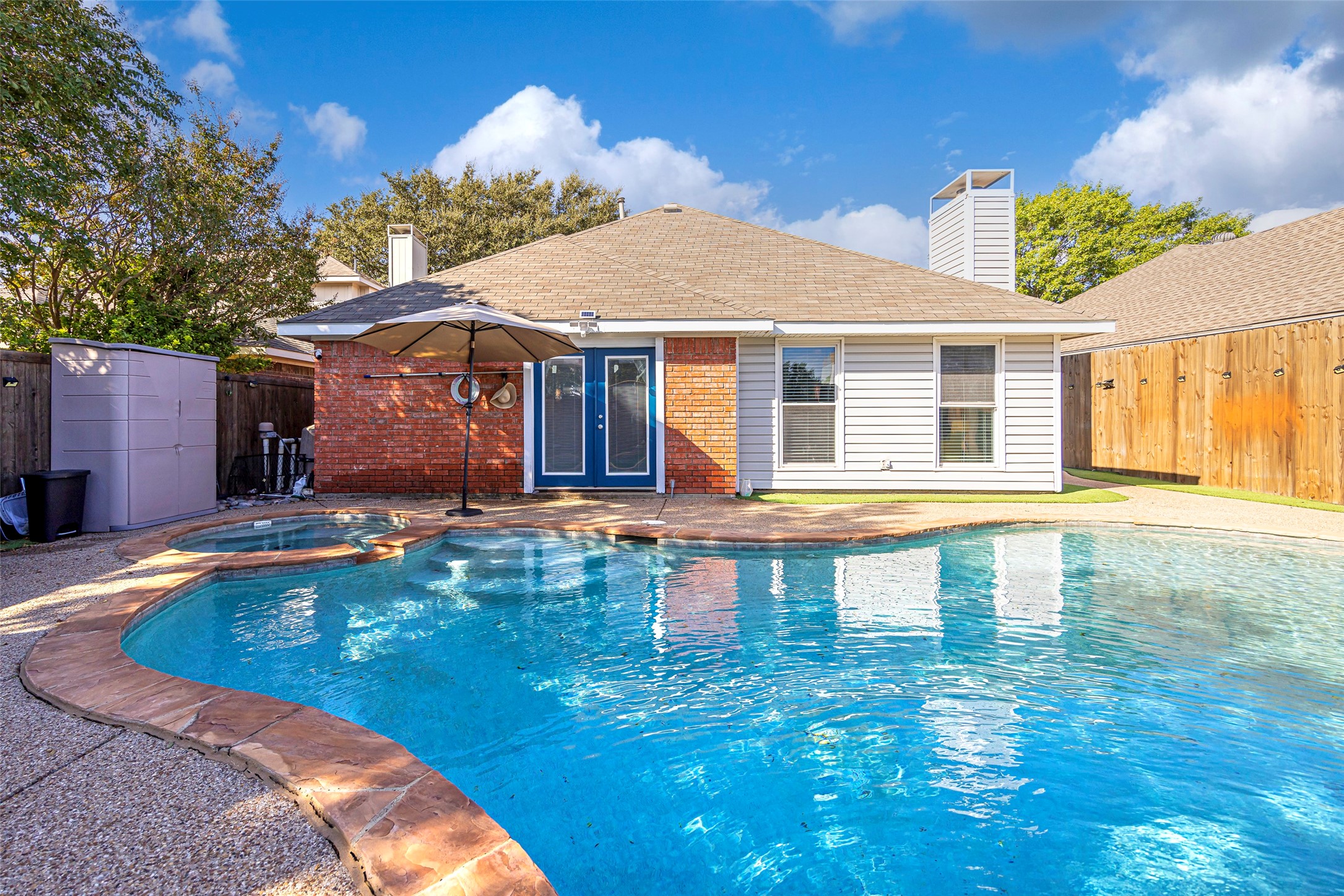 2202 Ashwood Court