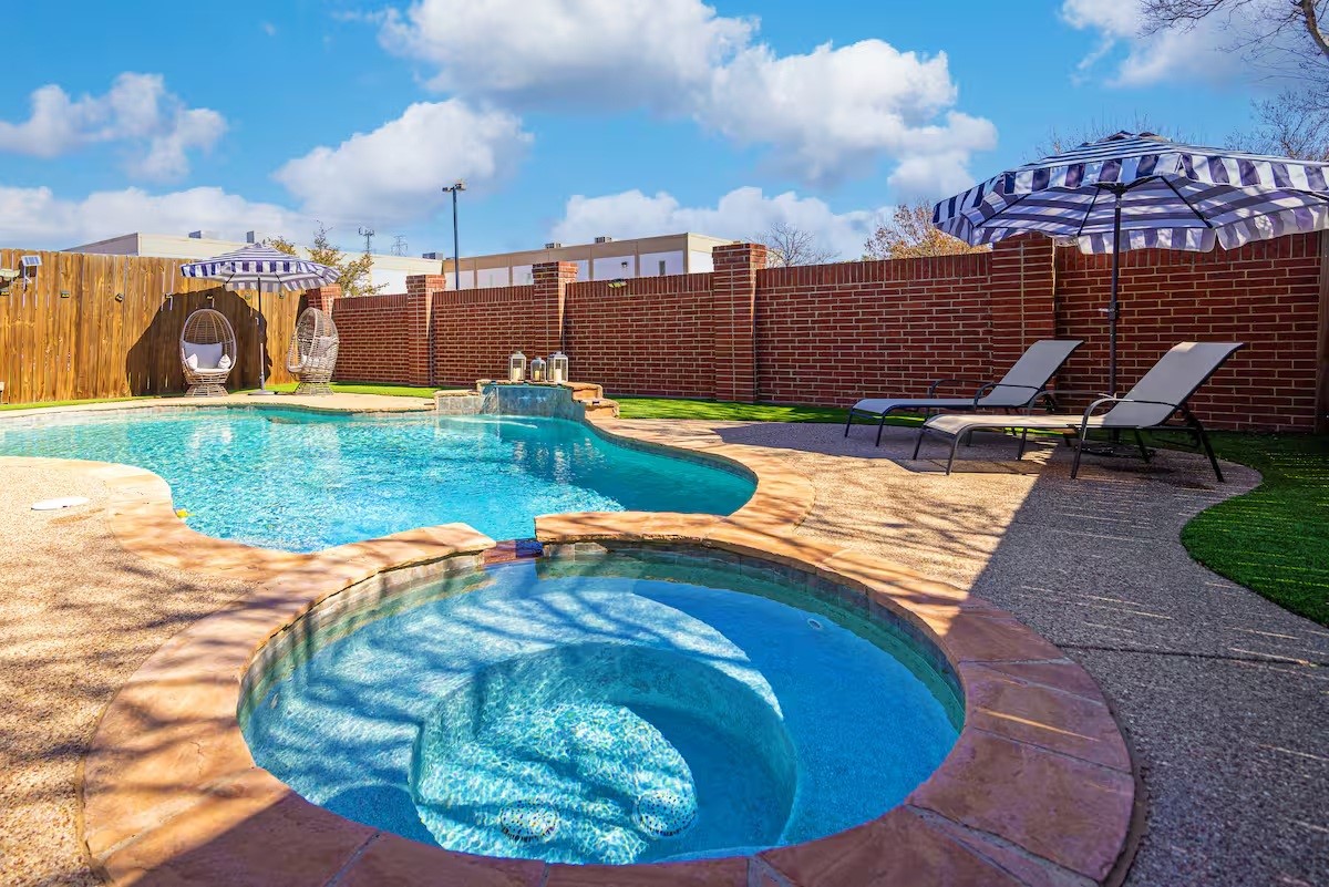 2202 Ashwood Court