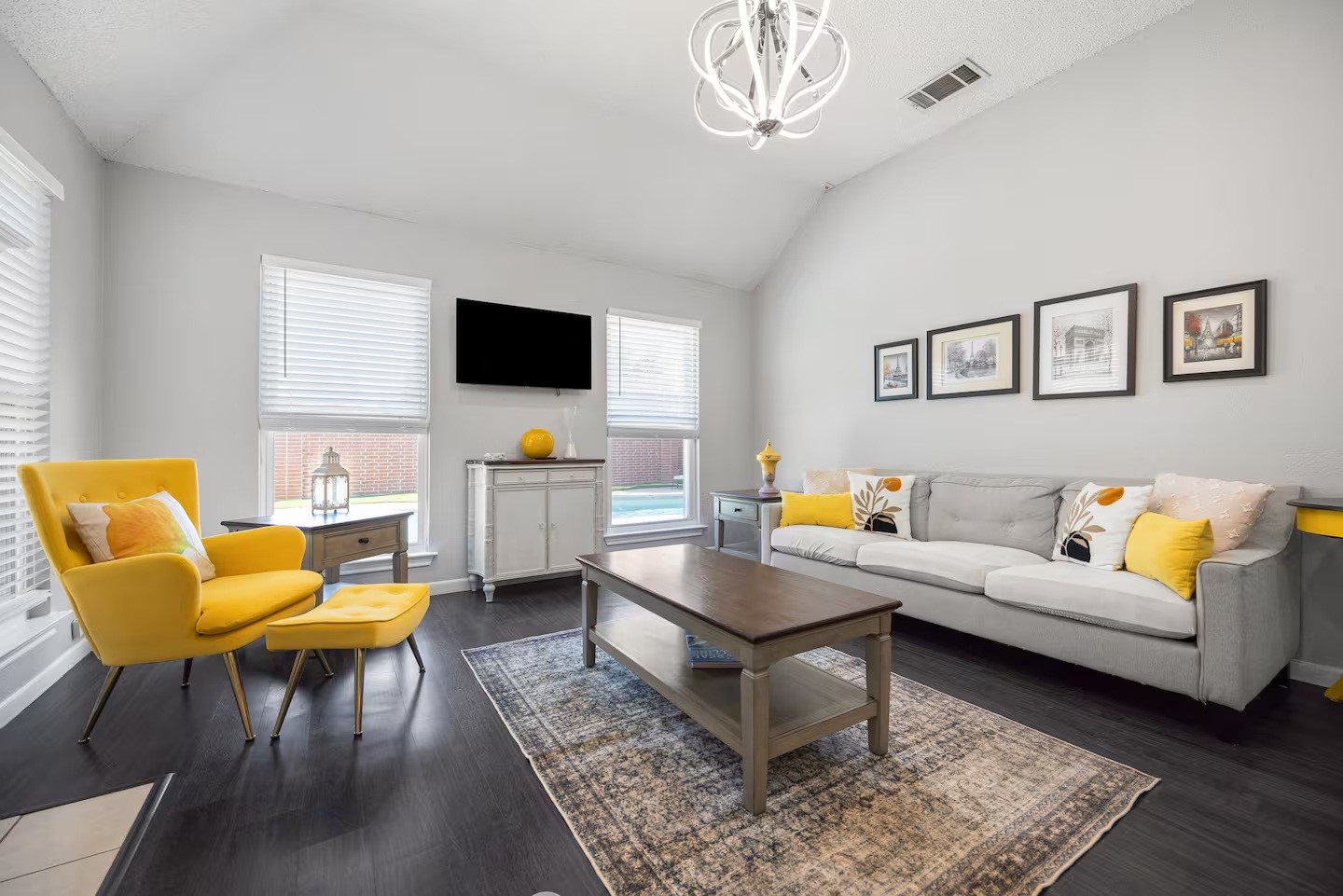 2202 Ashwood Court