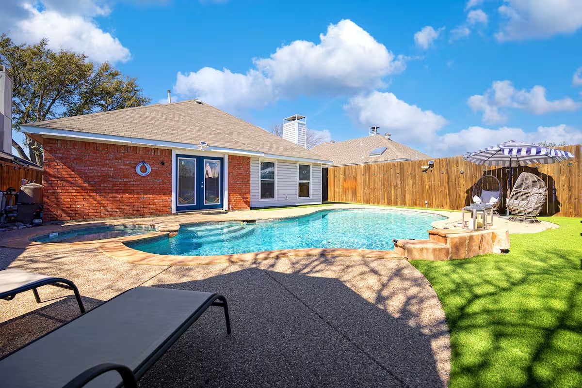 2202 Ashwood Court