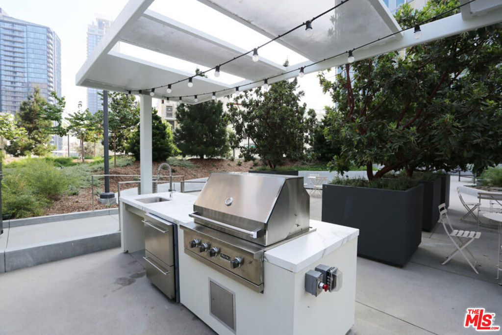 888 S Hope Street 3401