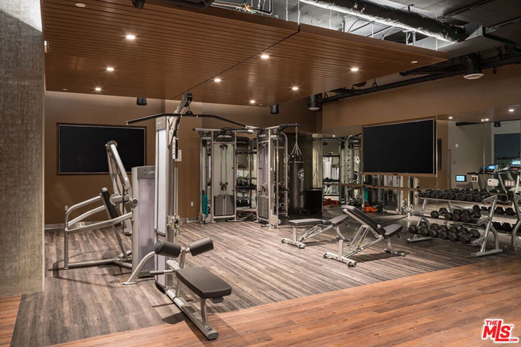 888 S Hope Street 3401