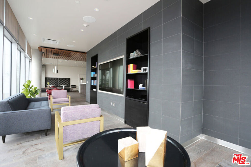 888 S Hope Street 3401