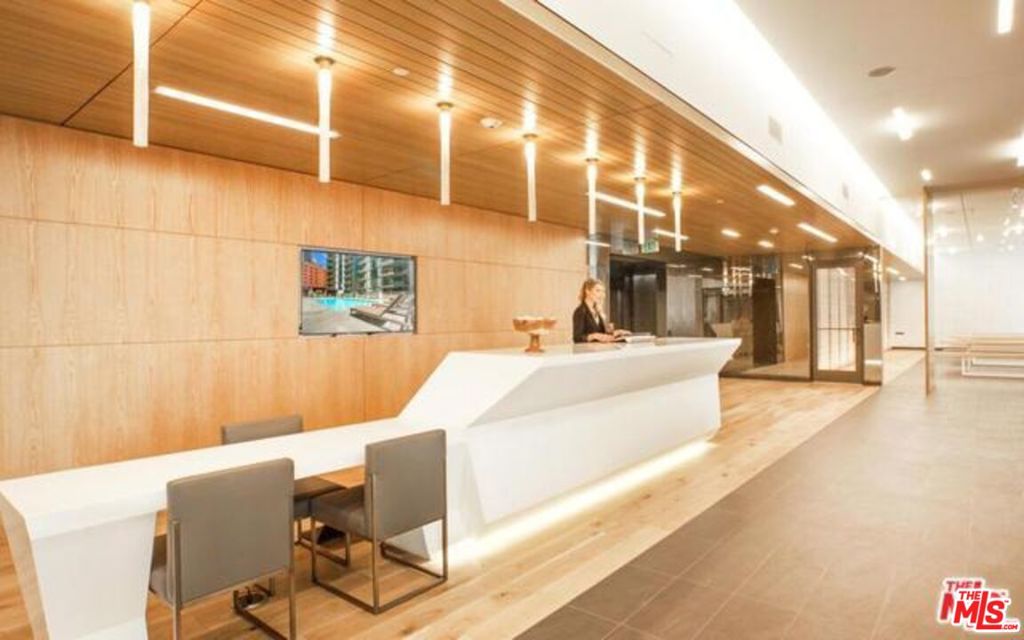 888 S Hope Street 3401