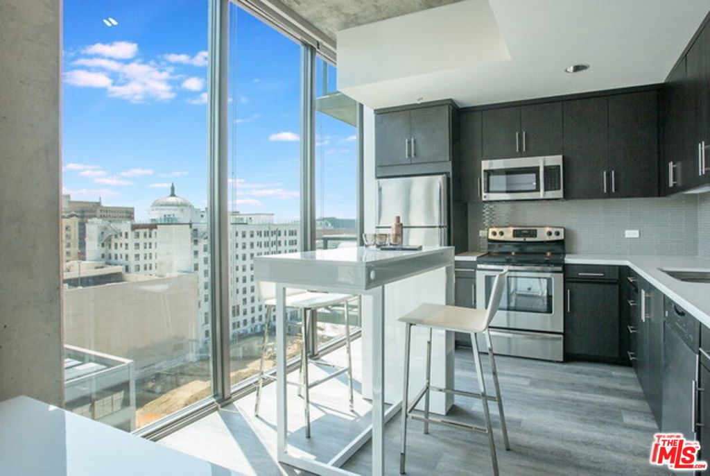 888 S Hope Street 3401