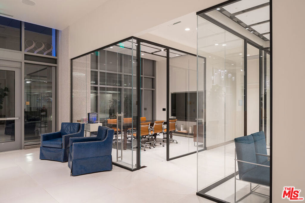 888 S Hope Street 3401