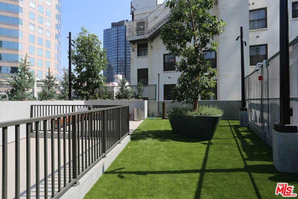 888 S Hope Street 3401