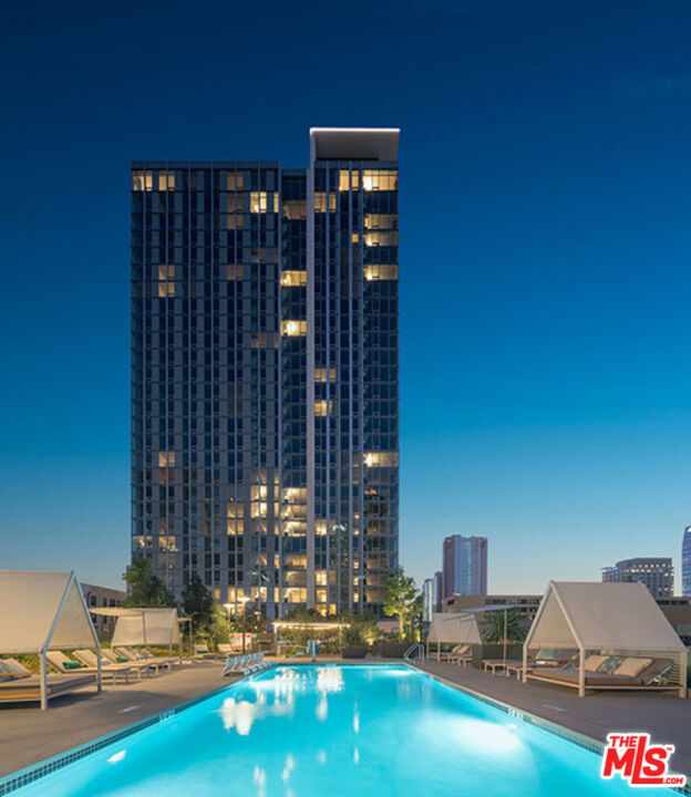 888 S Hope Street 3401