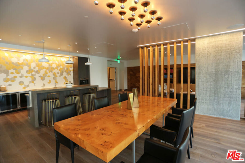 888 S Hope Street 3401