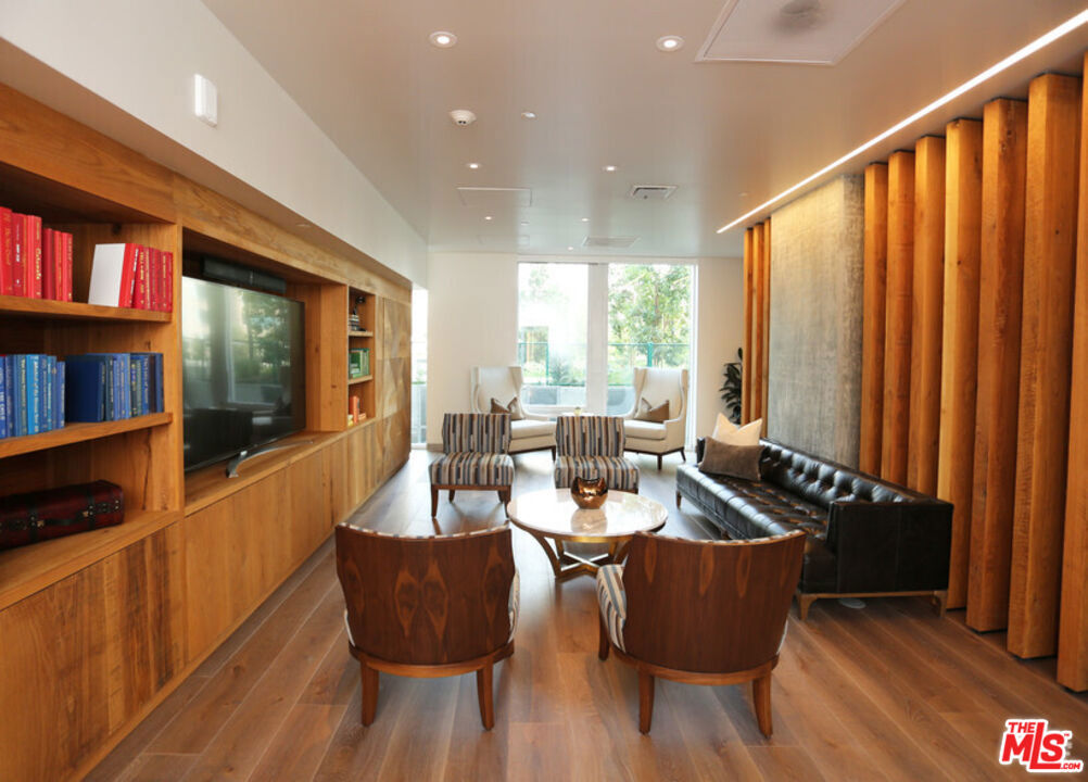 888 S Hope Street 3401